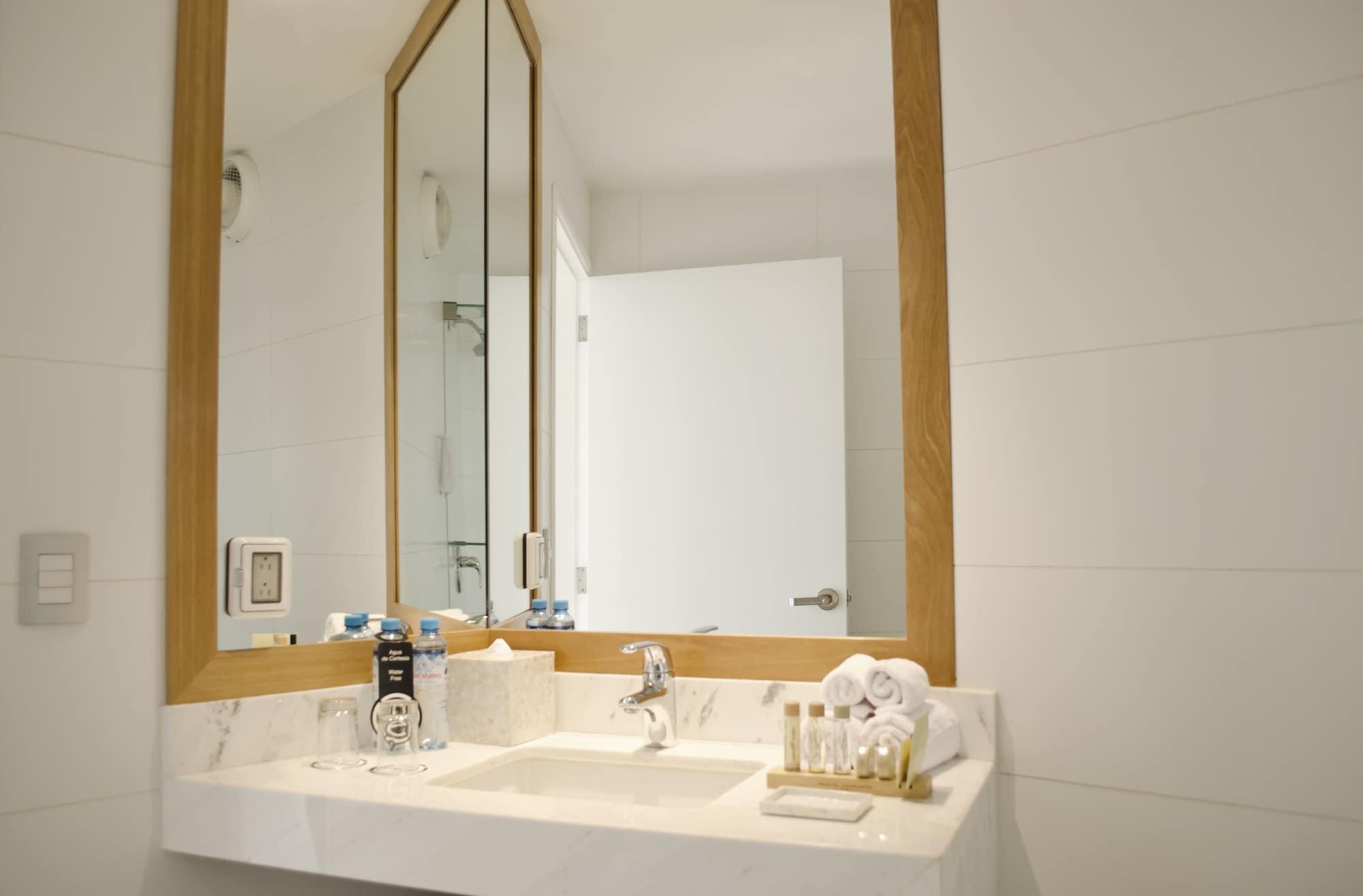 Ramada Encore By Wyndham Lima San Isidro Экстерьер фото